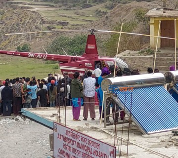 कोरोना संक्रमितलाई हेलिकोप्टर मार्फत काठमाण्डौं लगियो